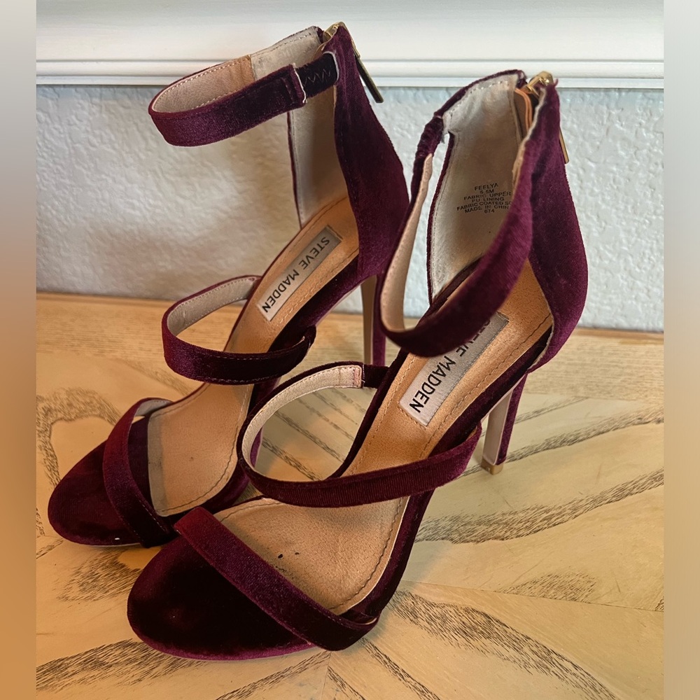 Steve Madden burgundy velvet heels used size 5.5